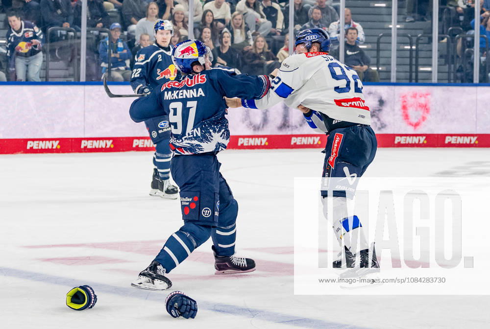 Keilerei zwischen Jeremy McKenna (EHC Red Bull Muenchen, 91) und Daniel Schmoelz (ERC Ingolstadt, 92) GER, EHC Red Bull Muenchen vs. ERC Ingolstadt, DEL, Saison 2026 2027, 7. Spieltag, 09.10.2026. Foto: HMB Media Franz Feiner