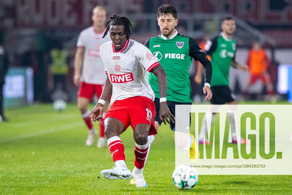 (L-R) Franci Bouebari (Rot-Weiss Essen, 19) im Zweikampf mit Charalambos Makridis (SC Preussen Muenster, 14) GER, SC Preussen Muenster vs. Rot-Weiss Essen, Fussball, 3. Liga, 8. Spieltag, Spielzeit 2026 2027, 09.10.2026 DFL Regulations prohibit any use of photographers as image sequences and or quasi-video. GER, SC Preussen Muenster vs. Rot-Weiss Essen, Fussball, 3. Liga, 8. Spieltag, Spielzeit 2026 2027, 09.10.2026 Muenster