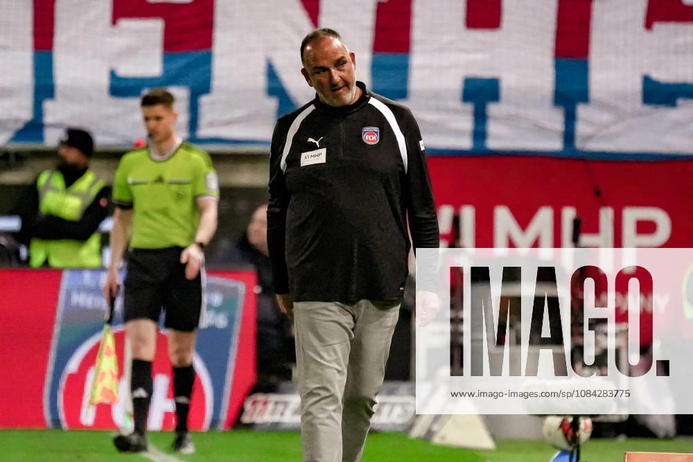 Deutschland: Fussball Saison 2026 2027 , 2. Bundesliga , 7. Spieltag , 1. FC Heidenheim vs. 1. FC Kaiserslautern - Voith-Arena (Heidenheim) : Frank Schmidt (Cheftrainer, 1. FC Heidenheim) Mimik, Gesichtsausdruck, Emotion Heidenheim Voith-Arena Deutschland Germany