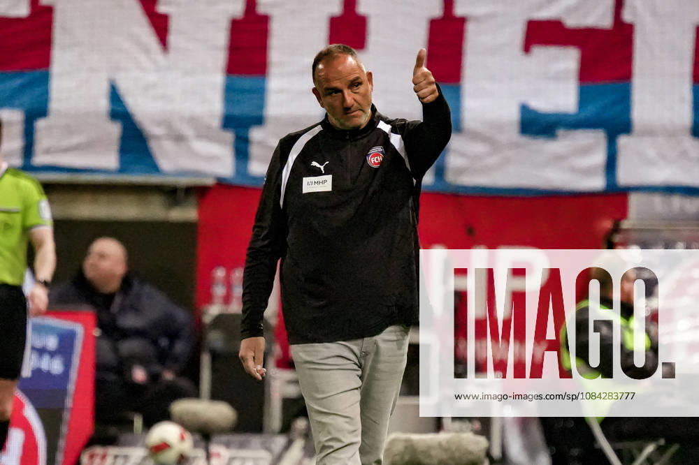 Deutschland: Fussball Saison 2026 2027 , 2. Bundesliga , 7. Spieltag , 1. FC Heidenheim vs. 1. FC Kaiserslautern - Voith-Arena (Heidenheim) : Frank Schmidt (Cheftrainer, 1. FC Heidenheim) Geste, Gestik, Emotion Heidenheim Voith-Arena Deutschland Germany