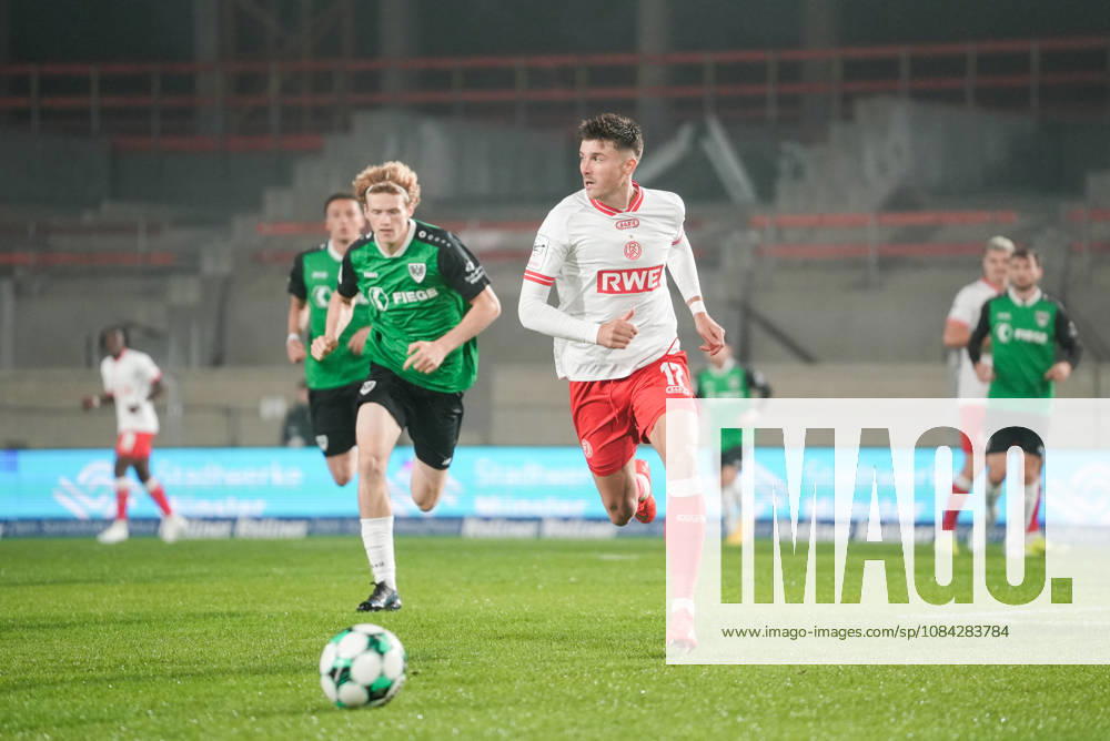 Deutschland: 3. Liga 2026 2027 8. Spieltag, SC Preussen Münster vs Rot-Weiss Essen, Freitag, 09.10.2026 LVM-Preußenstadion (Münster, Nordrhein-Westfalen, Deutschland) Semir Telalovic (RW Essen, 17) am Ball gegen Niklas Varelmann (SC Preußen Münster, 36)