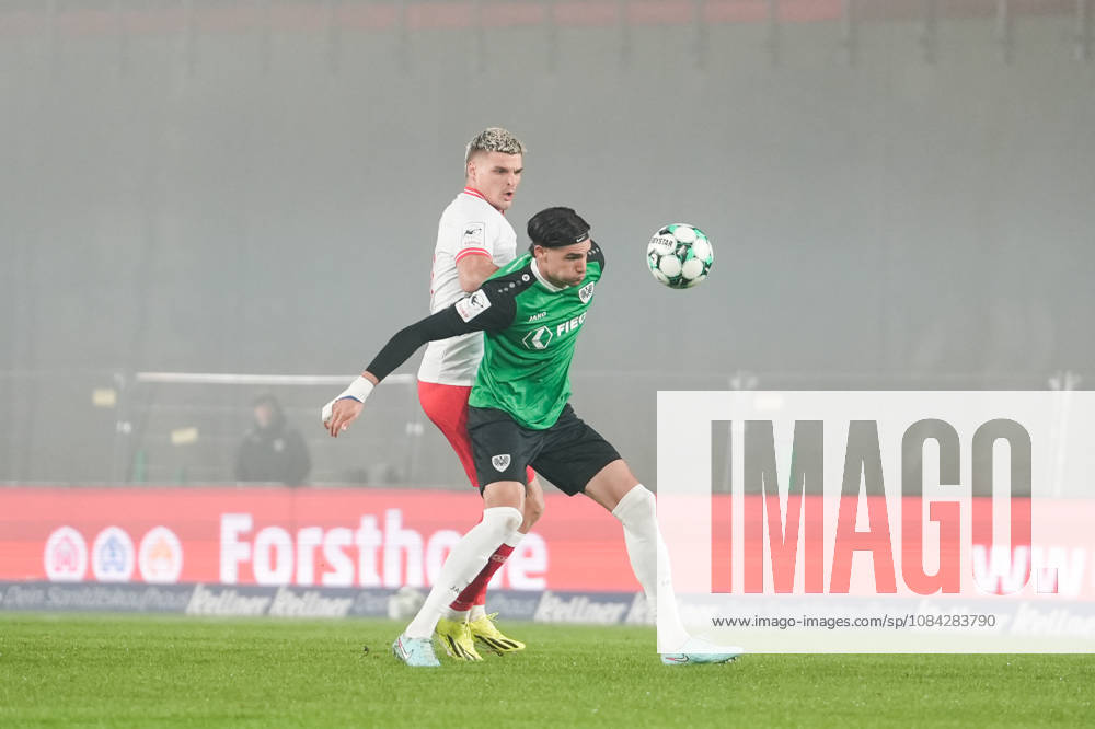 Deutschland: 3. Liga 2026 2027 8. Spieltag, SC Preussen Münster vs Rot-Weiss Essen, Freitag, 09.10.2026 LVM-Preußenstadion (Münster, Nordrhein-Westfalen, Deutschland) Antonio Tikvic (SC Preußen Münster, 4) gegen Marek Janssen (RW Essen, 20) im Zweikampf