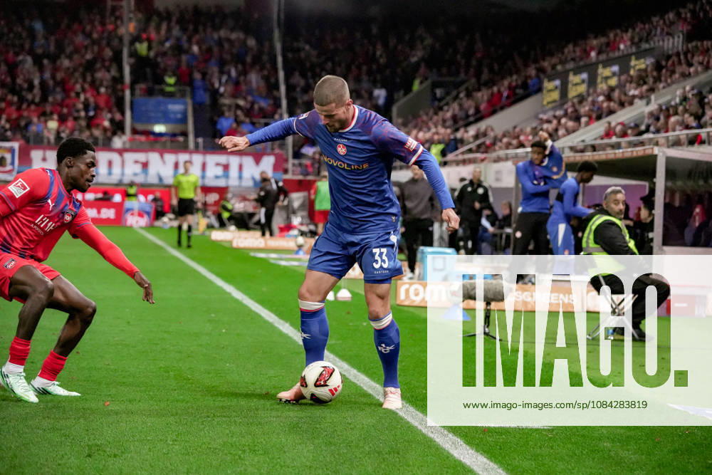Deutschland: Fussball Saison 2026 2027 , 2. Bundesliga , 7. Spieltag , 1. FC Heidenheim vs. 1. FC Kaiserslautern - Voith-Arena (Heidenheim) : Jan Elvedi (1. FC Kaiserslautern, 33) am Ball, im Ballbesitz Heidenheim Voith-Arena Deutschland Germany