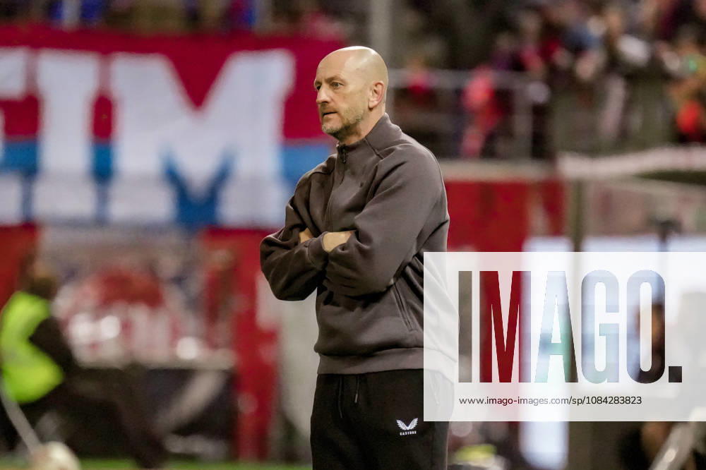 Deutschland: Fussball Saison 2026 2027 , 2. Bundesliga , 7. Spieltag , 1. FC Heidenheim vs. 1. FC Kaiserslautern - Voith-Arena (Heidenheim) : Torsten Lieberknecht (Cheftrainer, 1. FC Kaiserslautern) Mimik, Gesichtsausdruck, Emotion Heidenheim Voith-Arena Deutschland Germany
