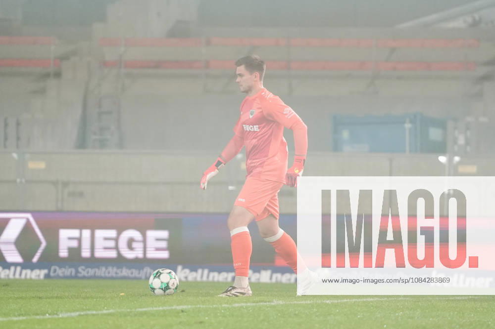 Deutschland: 3. Liga 2026 2027 8. Spieltag, SC Preussen Münster vs Rot-Weiss Essen, Freitag, 09.10.2026 LVM-Preußenstadion (Münster, Nordrhein-Westfalen, Deutschland) Morten Behrens (SC Preußen Münster, 1) am Ball