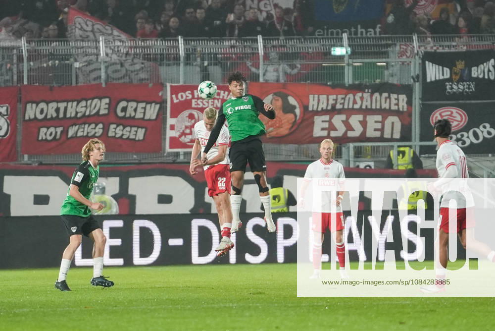Deutschland: 3. Liga 2026 2027 8. Spieltag, SC Preussen Münster vs Rot-Weiss Essen, Freitag, 09.10.2026 LVM-Preußenstadion (Münster, Nordrhein-Westfalen, Deutschland) Kopfballduell Montell Ndikom (SC Preußen Münster, 28) Janne Sietan (RW Essen, 22)