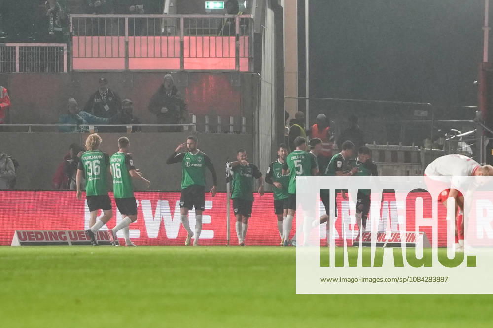 Deutschland: 3. Liga 2026 2027 8. Spieltag, SC Preussen Münster vs Rot-Weiss Essen, Freitag, 09.10.2026 LVM-Preußenstadion (Münster, Nordrhein-Westfalen, Deutschland) Tor zum 1:0 durch Montell Ndikom (SC Preußen Münster, 28) Jubel Freude Emotionen Team