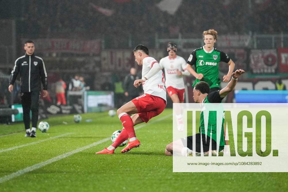 Deutschland: 3. Liga 2026 2027 8. Spieltag, SC Preussen Münster vs Rot-Weiss Essen, Freitag, 09.10.2026 LVM-Preußenstadion (Münster, Nordrhein-Westfalen, Deutschland) Zweikampf Samuel Althaus (SC Preußen Münster, 44) gegen Semir Telalovic (RW Essen, 17)