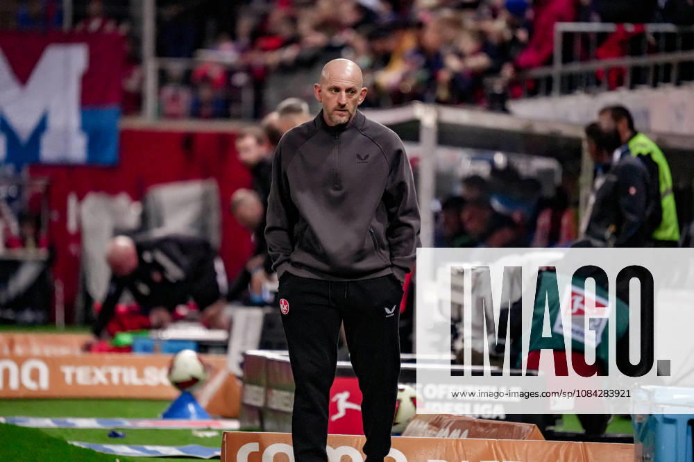 Deutschland: Fussball Saison 2026 2027 , 2. Bundesliga , 7. Spieltag , 1. FC Heidenheim vs. 1. FC Kaiserslautern - Voith-Arena (Heidenheim) : Torsten Lieberknecht (Cheftrainer, 1. FC Kaiserslautern) Mimik, Gesichtsausdruck, Emotion Heidenheim Voith-Arena Deutschland Germany