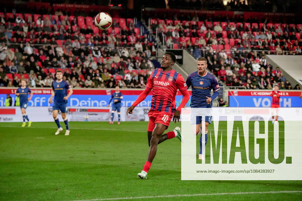 Deutschland: Fussball Saison 2026 2027 , 2. Bundesliga , 7. Spieltag , 1. FC Heidenheim vs. 1. FC Kaiserslautern - Voith-Arena (Heidenheim) : Christian Conteh (1. FC Heidenheim, 10) am Ball, im Ballbesitz Heidenheim Voith-Arena Deutschland Germany
