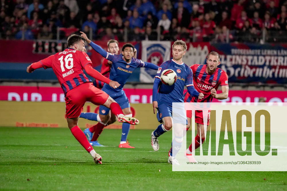 Deutschland: Fussball Saison 2026 2027 , 2. Bundesliga , 7. Spieltag , 1. FC Heidenheim vs. 1. FC Kaiserslautern - Voith-Arena (Heidenheim) : Julian Niehues (1. FC Heidenheim, 16) im Zweikampf mit Naatan Skyttä Naatan Skytta (1. FC Kaiserslautern, 15) Heidenheim Voith-Arena Deutschland Germany