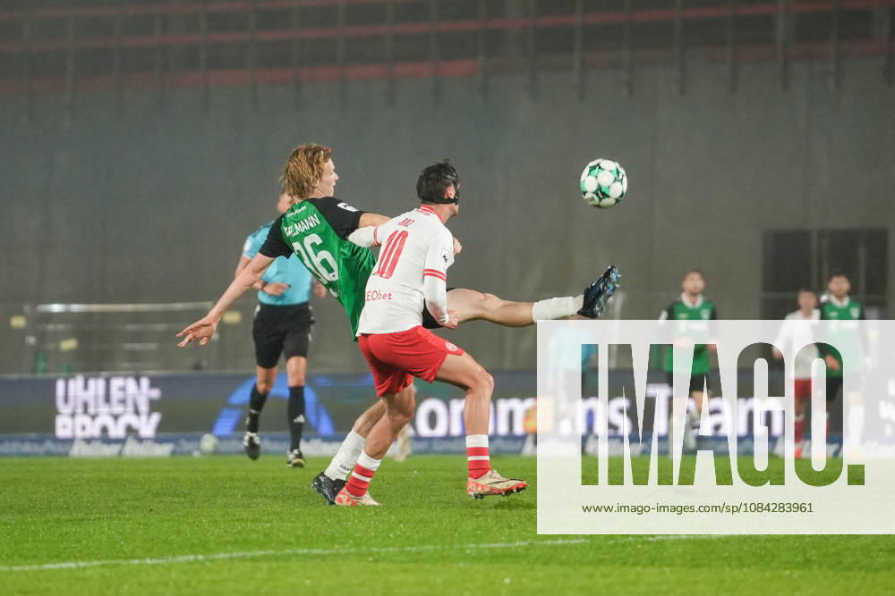 Deutschland: 3. Liga 2026 2027 8. Spieltag, SC Preussen Münster vs Rot-Weiss Essen, Freitag, 09.10.2026 LVM-Preußenstadion (Münster, Nordrhein-Westfalen, Deutschland) im Zweikampf Marvin Obuz (RW Essen, 10) Niklas Varelmann (SC Preußen Münster, 36)