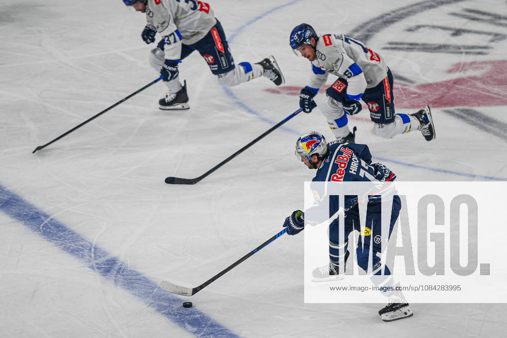 München, Deutschland. PENNY DEL, Deutsche Eishockey Liga, Saison 2026 27, 7. Spieltag: EHC Red Bull München gegen ERC Ingolstadt im SAP Garden in München. Taro Hirose (EHC Red Bull München) am Puck, mit dem Puck, in Puckbesitz