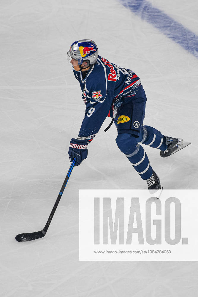 München, Deutschland. PENNY DEL, Deutsche Eishockey Liga, Saison 2026 27, 7. Spieltag: EHC Red Bull München gegen ERC Ingolstadt im SAP Garden in München. Moritz Warnecke (EHC Red Bull München) am Puck, mit dem Puck, in Puckbesitz