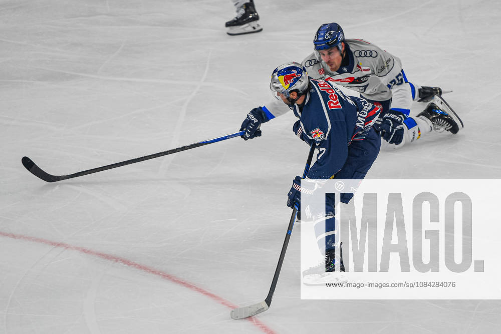 München, Deutschland. PENNY DEL, Deutsche Eishockey Liga, Saison 2026 27, 7. Spieltag: EHC Red Bull München gegen ERC Ingolstadt im SAP Garden in München. Taro Hirose (EHC Red Bull München) am Puck, mit dem Puck, in Puckbesitz