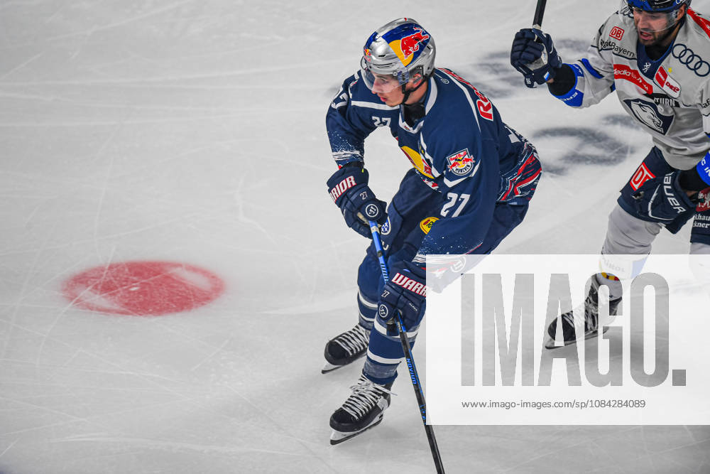 München, Deutschland. PENNY DEL, Deutsche Eishockey Liga, Saison 2026 27, 7. Spieltag: EHC Red Bull München gegen ERC Ingolstadt im SAP Garden in München. Veit Oswald (EHC Red Bull München) beim Schlittschuhlaufen, in Bewegung auf dem Eis