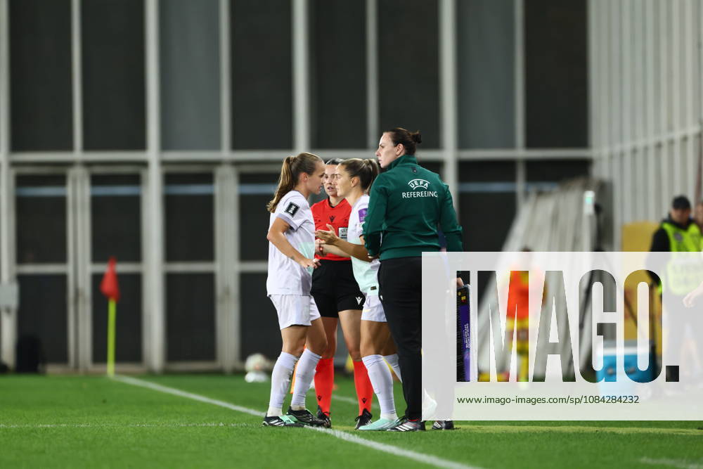 Women s World Cup Qualifier: Romania vs. Norway, Bucharest, October 9, 2026—Guro Reiten enters the field and Vilde Boe Risa exits during the Women s World Cup qualifying soccer match between Romania and Norway at Stadionul Arcul de Triumf in Bucharest. Photo by Nikola Krstic, NTB. . RESTRICTED USE FOR BETTING COMPANIES