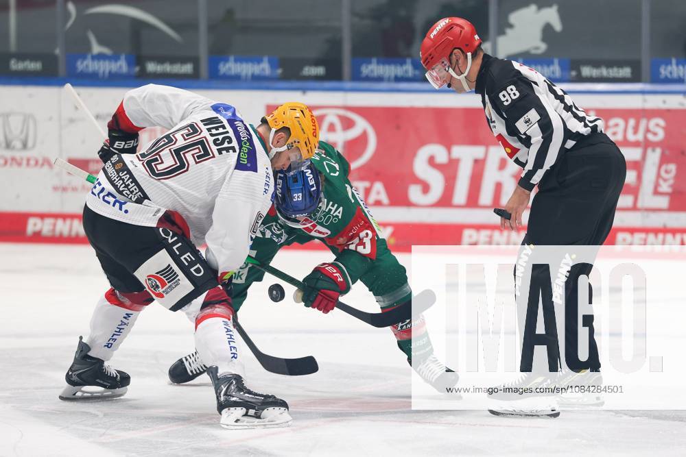 Bully, Christian Wejse (Fischtown Pinguins 65), Tim Wohlgemuth 33 (Augsburger Panther), Augsburger Panther vs. Fischtown Pinguins, 7. Spieltag, Eishockey, Penny-DEL, 09.10.2026 Augsburg Bayern Deutschland