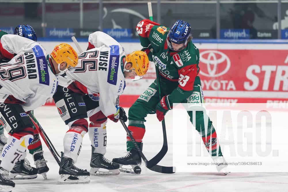 Bully, Christian Wejse (Fischtown Pinguins 65), Tim Wohlgemuth 33 (Augsburger Panther), Augsburger Panther vs. Fischtown Pinguins, 7. Spieltag, Eishockey, Penny-DEL, 09.10.2026 Augsburg Bayern Deutschland