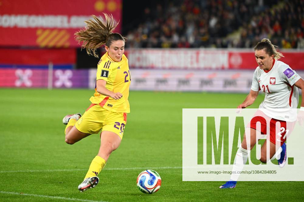 Belgium v Poland - FIFA Women s World Cup 2027 UEFA Qualifiers LEUVEN, BELGIUM - OCTOBER 09 : Detruyer Marie midfielder of Belgium, Paulina Tomasiak of Poland during the FIFA Women s World Cup 2027 UEFA European Qualifiers play-offs round 1 path 2 first leg match between Belgium and Poland on October 9, 2026 in Leuven, Belgium, 09 10 2026 Leuven Belgium