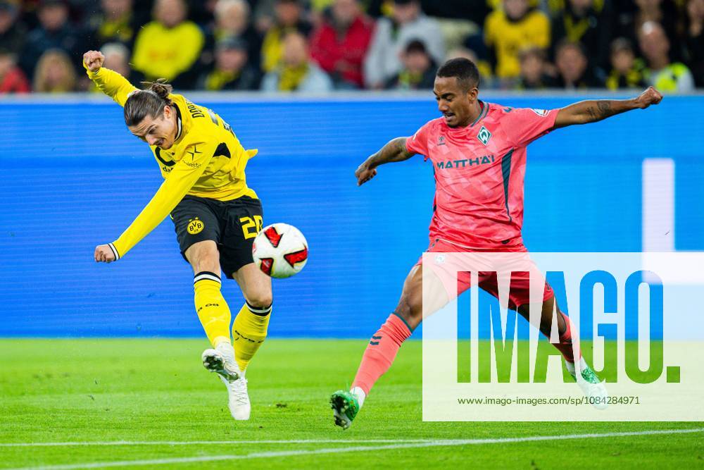 Fußball, 2026 2027, 1. Bundesliga, 7. Spieltag, Borussia Dortmund - SV Werder Bremen: (L-R) Marcel Sabitzer (Dortmund), Arthur (Bremen) DFL REGULATIONS PROHIBIT ANY USE OF PHOTOGRAPHS AS IMAGE SEQUENCES AND OR QUASI-VIDEO.