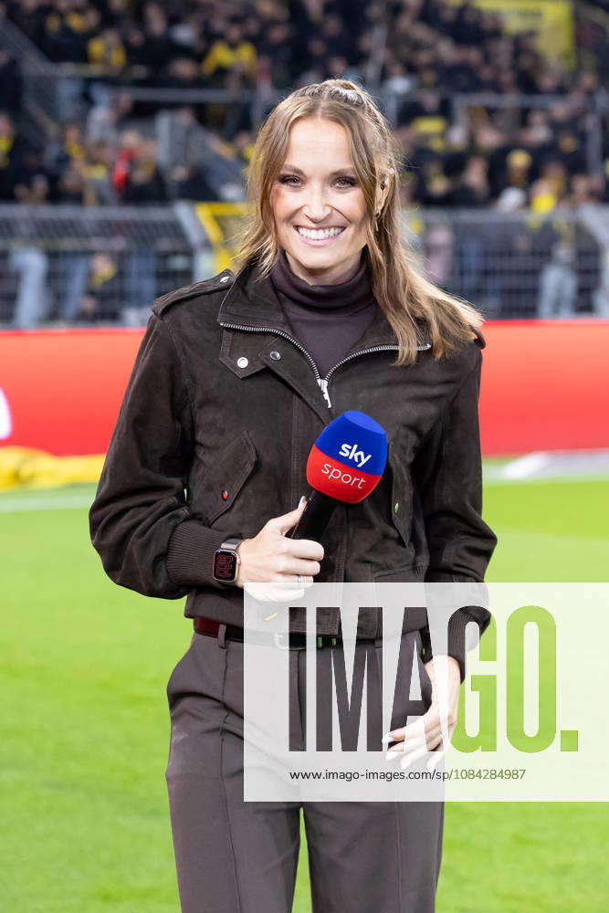 Dortmund, Deutschland 09. Oktober 2026: 1. BL - 2026 2027 - Sp. 5 - Borussia Dortmund gegen SV Werder Bremen Im Bild: Nele Ocik (SKY Modderatorin) DFL DFB regulations prohibit any use of photographs as image sequences and or quasi-video. Signal Iduna Park Nordrhein Westfalen