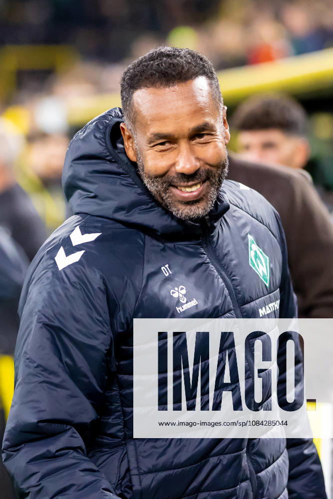 Dortmund, Deutschland 09. Oktober 2026: 1. BL - 2026 2027 - Sp. 5 - Borussia Dortmund gegen SV Werder Bremen Im Bild: Trainer Daniel Thioune (SVW) DFL DFB regulations prohibit any use of photographs as image sequences and or quasi-video. Signal Iduna Park Nordrhein Westfalen