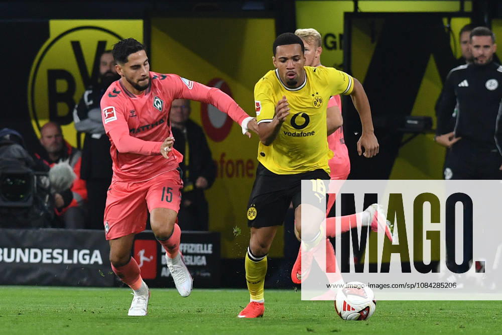 Ludovic Reis (Werder Bremen) und Ethan Nwaneri (Borussia Dortmund) im Zweikampf waehrend des Spiels der 1. Bundesliga zwischen Borussia Dortmund und SV Werder Bremen, Signal Iduna Park am 09. October 2026 in Dortmund, Deutschland. (Foto von Ralf Treese DeFodi Images) +++ Ludovic Reis (Werder Bremen) und Ethan Nwaneri (Borussia Dortmund) battle for the ball during the Bundesliga match between Borussia Dortmund and SV Werder Bremen at Signal Iduna Park on October 9, 2026 in Dortmund, Germany. (Photo by Ralf Treese DeFodi Images) DFB DFL REGULATIONS PROHIBIT ANY USE OF PHOTOGRAPHS AS IMAGE SEQUENCES AND OR QUASI-VIDEO. (Photo by Ralf Treese DeFodi Images) -