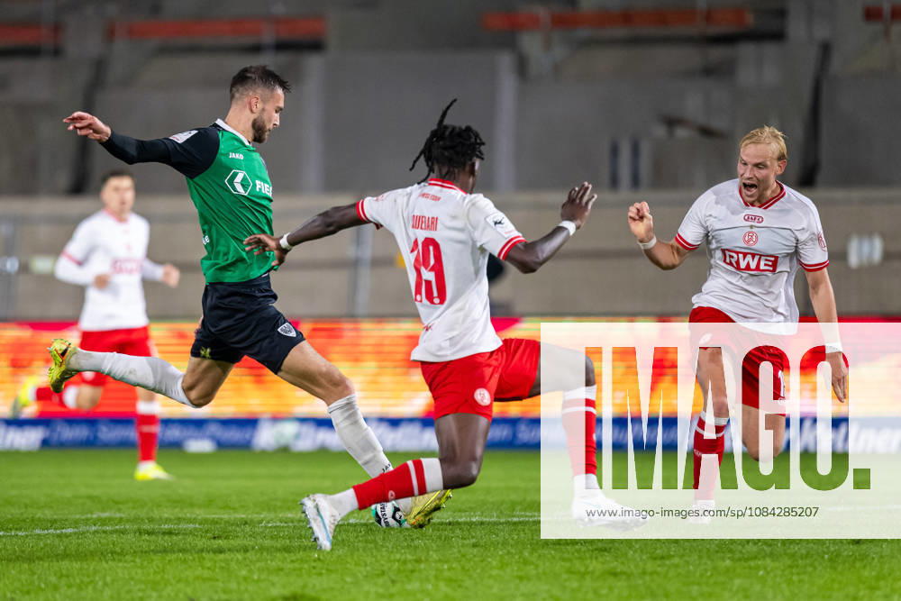 (L-R) Felix Higl (SC Preussen Muenster, 33), Franci Bouebari (Rot-Weiss Essen, 19), Ben Huening (Rot-Weiss Essen, 15) GER, SC Preussen Muenster vs. Rot-Weiss Essen, Fussball, 3. Liga, 8. Spieltag, Spielzeit 2026 2027, 09.10.2026 DFL Regulations prohibit any use of photographers as image sequences and or quasi-video. GER, SC Preussen Muenster vs. Rot-Weiss Essen, Fussball, 3. Liga, 8. Spieltag, Spielzeit 2026 2027, 09.10.2026 Muenster