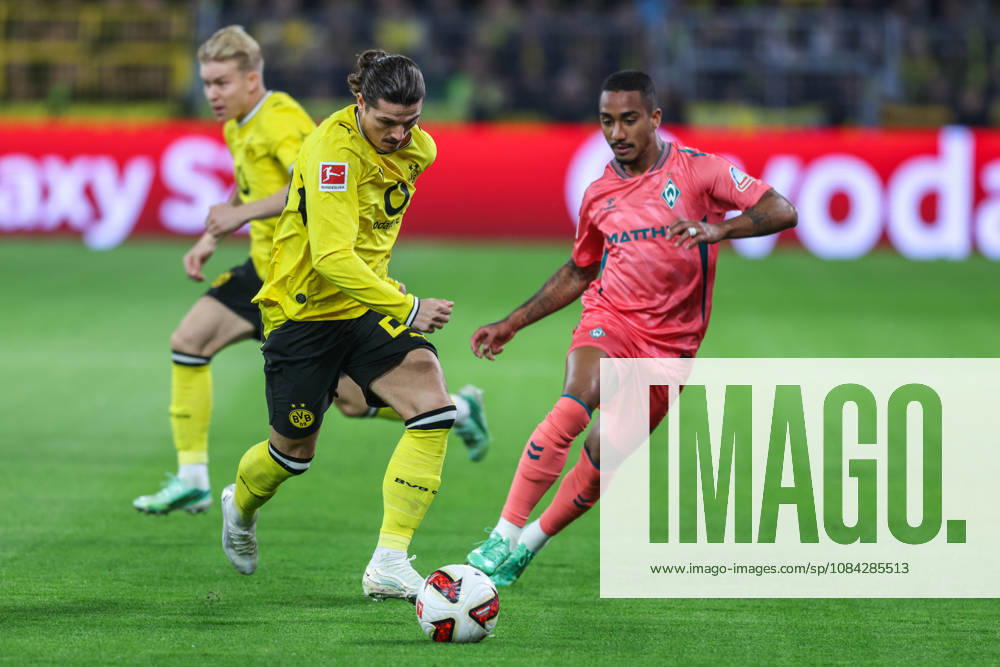 Fußball 1. Bundesliga 5. Spieltag Borussia Dortmund - SV Werder Bremen am 09.10.2026 im Signal Iduna Park in Dortmund Marcel Sabitzer ( Dortmund ), links - Arthur ( Bremen ), rechts DFL regulations prohibit any use of photographs as image sequences and or quasi-video.