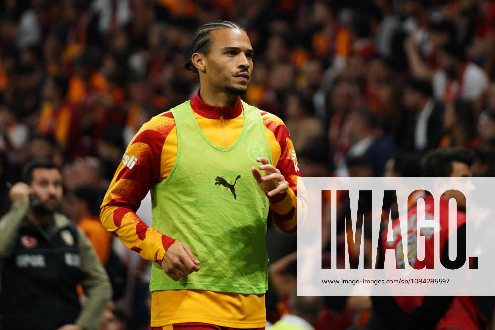 Leroy Sane (C) of Galatasaray warms up during the Turkish Super League 2026 27 match between Galatasaray and Kasimpasa at RAMS Park Stadium in Istanbul, Turkey, on October 9, 2026. Sariyer Turkey - ZUMAu194 20261009_zip_u194_019