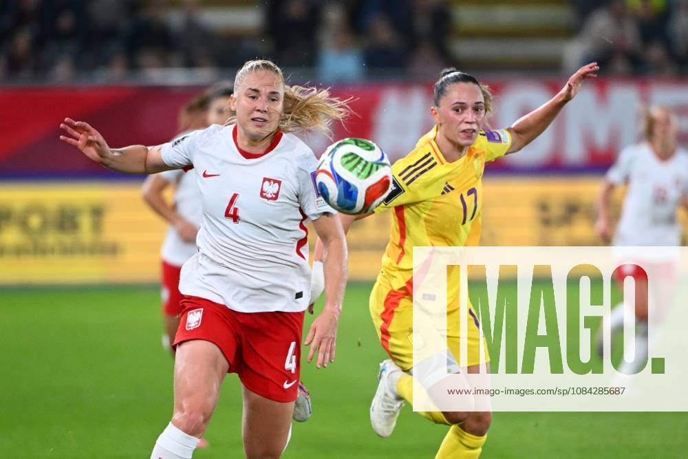 Belgium v Poland - FIFA Women s World Cup 2027 UEFA Qualifiers LEUVEN, BELGIUM - OCTOBER 09 : Paulina Dudek of Poland, Janssens Jill forward of Belgium during the FIFA Women s World Cup 2027 UEFA European Qualifiers play-offs round 1 path 2 first leg match between Belgium and Poland on October 9, 2026 in Leuven, Belgium, 09 10 2026 Leuven Belgium