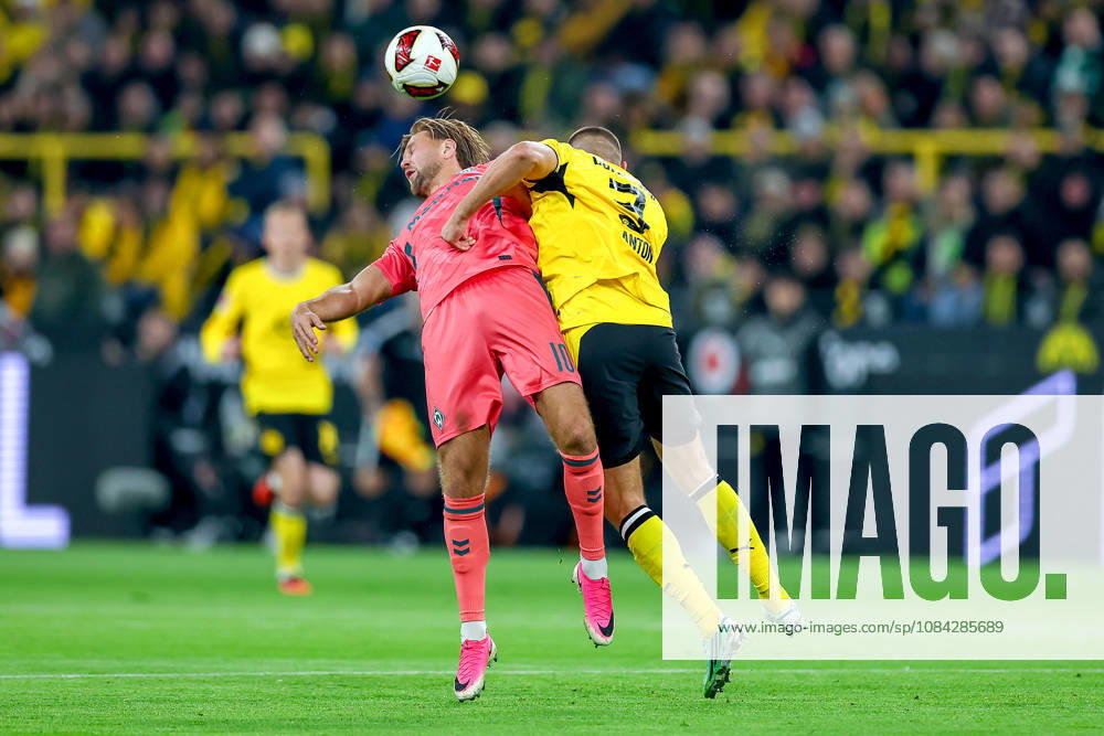 Fußball, Borussia Dortmund - SV Werder Bremen, 1. Fußball Bundesliga, 05. Spieltag, Signal Iduna Park, Saison 2026 27: Niclas Füllkrug (Werder Bremen 10) im Zweikampf gegen Waldemar Anton (BVB 03) DFB regulations prohibit any use of photographs as image sequences and or quasi-video. Nordrhein-Westfalen Deutschland