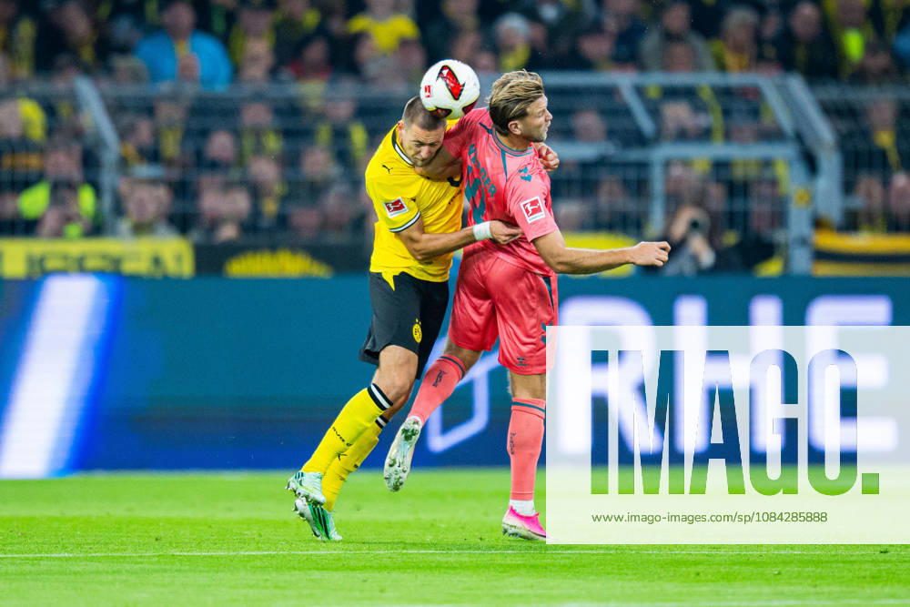 Fußball, 2026 2027, 1. Bundesliga, 7. Spieltag, Borussia Dortmund - SV Werder Bremen: (L-R) Waldemar Anton (Dortmund), Niclas Füllkrug (Bremen) DFL REGULATIONS PROHIBIT ANY USE OF PHOTOGRAPHS AS IMAGE SEQUENCES AND OR QUASI-VIDEO.