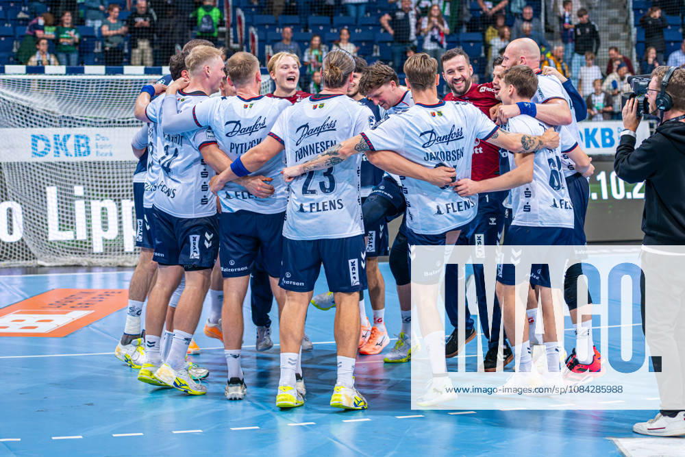 Flensburg feiert (v.l.), TSV Hannover-Burgdorf (grün) gegen SG Flensburg-Handewitt (blau) am 8. Spieltag der Saison 2026 2027 in der Opel Handball-Bundesliga (09.10.2026, ZAG Arena (Hannover, GER),