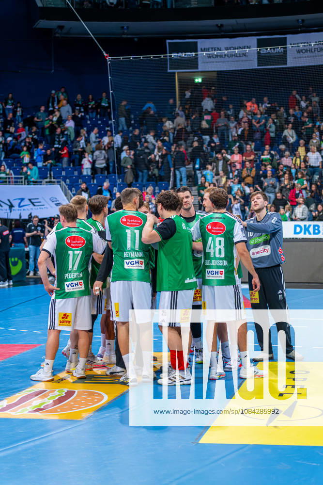 (v.l.), TSV Hannover-Burgdorf (grün) gegen SG Flensburg-Handewitt (blau) am 8. Spieltag der Saison 2026 2027 in der Opel Handball-Bundesliga (09.10.2026, ZAG Arena (Hannover, GER),