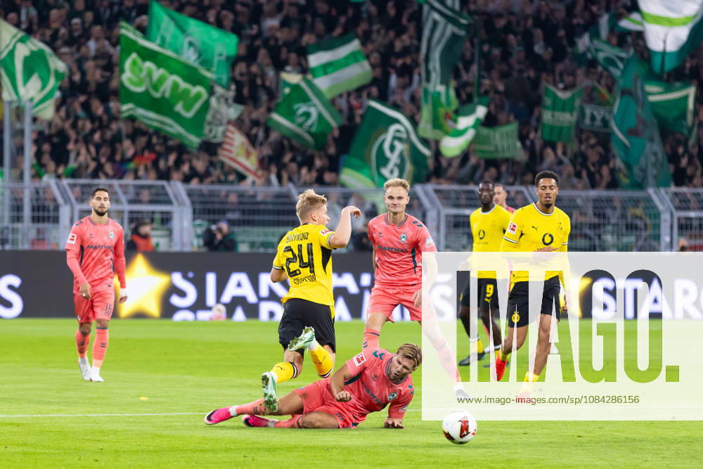 Dortmund, Deutschland 09. Oktober 2026: 1. BL - 2026 2027 - Sp. 5 - Borussia Dortmund gegen SV Werder Bremen Im Bild: v. li. im Zweikampf Daniel Svensson (BVB) und Daniel Svensson (BVB) DFL DFB regulations prohibit any use of photographs as image sequences and or quasi-video. Signal Iduna Park Nordrhein Westfalen
