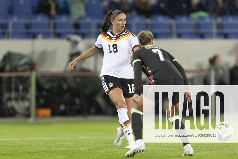 GER, Karlsruhe, football, womens football, International Friendly, Länderspiel, Nationalmannschaft Germany vs. Australia in the picture f.l.: Melissa Koessler (Germany 18), action with the ball. 09.10.2026, BBBank Wildpark Karlsruhe DFB REGULATIONS PROHIBIT ANY USE OF PHOTOGRAPHS AS IMAGE SEQUENCES AND OR QUASI-VIDEO, Karlsruhe BBBank Wildpark Baden-Wuerttemberg Germany