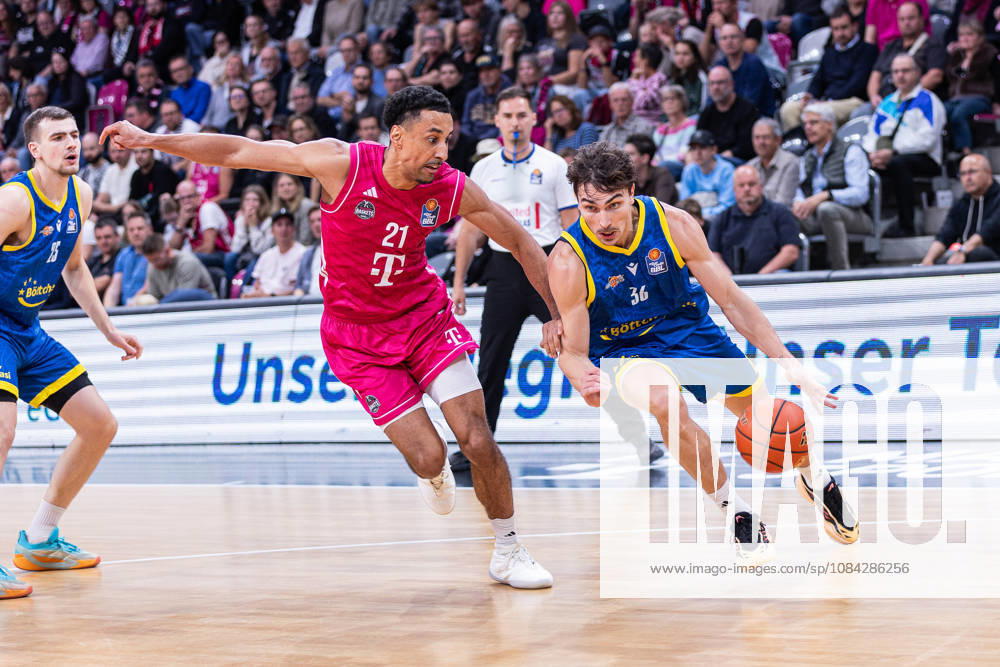 EasyCredit Basketball Bundesliga, Telekom Baskets Bonn vs. Science City Jena, 09.10.2026 Kristofer Krause (Science City Jena 36) gegen Joel Aminu (Telekom Baskets Bonn 21) -- easyCredit Basketball Bundesliga, Telekom Baskets Bonn vs. Science City Jena, 09.10.2026, Telekom Dome Bonn