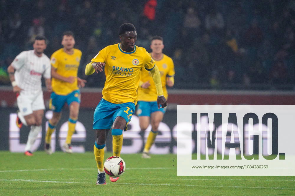 Deutschland: Fussball 2. Bundesliga 2026 2027, 7. Spieltag - Eintracht Braunschweig vs Holstein Kiel - Eintracht-Stadion (Braunschweig): am Ball Aaron Opoku (Eintracht Braunschweig, 17)