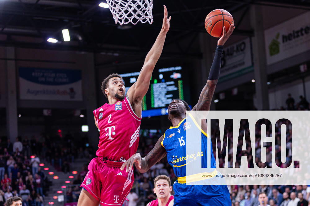EasyCredit Basketball Bundesliga, Telekom Baskets Bonn vs. Science City Jena, 09.10.2026 Sacar Anim (Science City Jena 15) und Alijah Comithier (Telekom Baskets Bonn 2) -- easyCredit Basketball Bundesliga, Telekom Baskets Bonn vs. Science City Jena, 09.10.2026, Telekom Dome Bonn