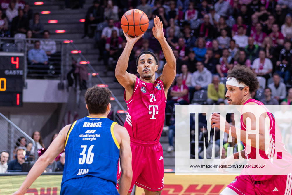 EasyCredit Basketball Bundesliga, Telekom Baskets Bonn vs. Science City Jena, 09.10.2026 FreierDreier von Joel Aminu (Telekom Baskets Bonn 21) -- easyCredit Basketball Bundesliga, Telekom Baskets Bonn vs. Science City Jena, 09.10.2026, Telekom Dome Bonn
