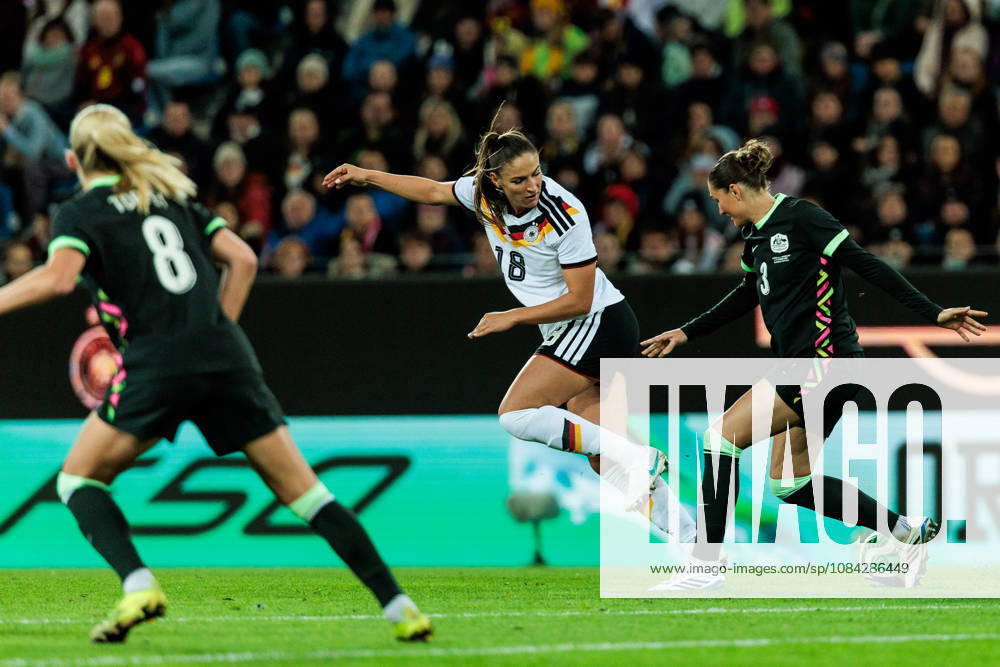 Melissa Koessler (Kössler, Germany, 18) and Winonah Heatly (Australia, 3) battle for the ball during the International Friendly, Länderspiel, Nationalmannschaft match between Germany vs. Australia at BBBank Wildpark on October 09, 2026 in Karlsruhe, Germany. Germany