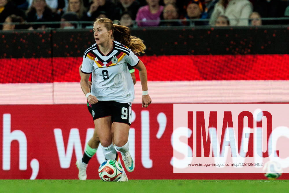 Sjoeke Nuesken (Nüsken, Germany, 9) controls the ball during the International Friendly, Länderspiel, Nationalmannschaft match between Germany vs. Australia at BBBank Wildpark on October 09, 2026 in Karlsruhe, Germany. Germany