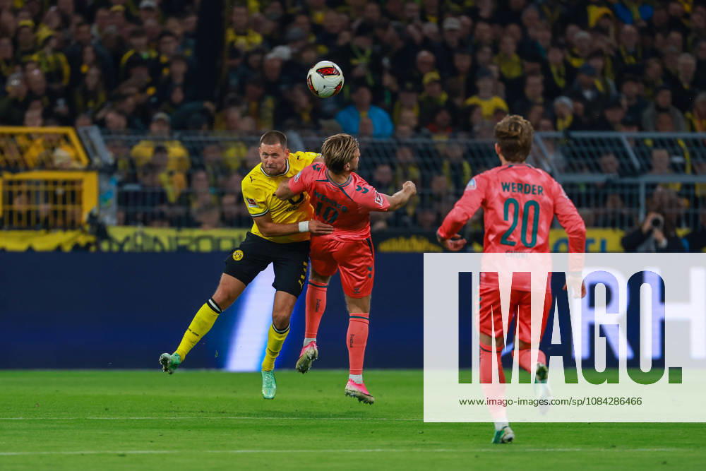 GER, Fussball, Herren, 1. Bundesliga, Saison 2026 2027, 5. Spieltag, Borussia Dortmund vs. SV Werder Bremen Waldemar Anton ( Borussia Dortmund 3 ), links - Niclas Füllkrug ( Werder Bremen 10 ), rechts DFB DFL regulations prohibit any use of photographs as image sequences and or quasi-video Dortmund Signal Iduna Park Nordrhein-Westfalen Deutschland