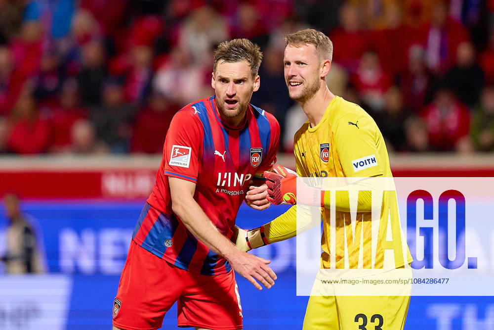 Patrick Mainka (1.FC Heidenheim, 06) und Thomas Daehne (1.FC Heidenheim, 33) klatschen ab, feiern eine gelungene Rettungsaktion GER, 1. FC Heidenheim 1846 vs. 1. FC Kaiserslautern, Fussball, 2. Bundesliga, 7. Spieltag, Spielzeit 2026 2027, 09.10.2026 DFL regulations prohibit any use of photographs as image sequences and or quasi-video. GER, 1. FC Heidenheim 1846 vs. 1. FC Kaiserslautern, Fussball, 2. Bundesliga, 7. Spieltag, Spielzeit 2026 2027, 09.10.2026 Heidenheim an der Brenz