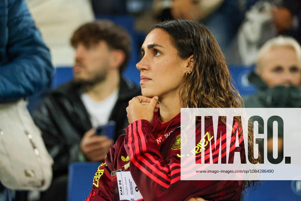 Karlsruhe, Deutschland: 09.10.2026 - Länderspiel Freundschaftsspiel - Deutschland Frauen vs. Australien Frauen Im Bild: Die verletzte Bibiane Schulze Solano (Deutschland) auf der Tribüne