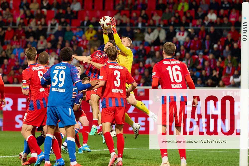 Torraumsszene mit Patrick Mainka (1.FC Heidenheim, 06), Thierry Tazemeta (FC Kaiserslautern, 39), Oualid Mhamdi (1.FC Heidenheim, 22), Jan Schoeppner (1.FC Heide GER, 1. FC Heidenheim 1846 vs. 1. FC Kaiserslautern, Fussball, 2. Bundesliga, 7. Spieltag, Spielzeit 2026 2027, 09.10.2026 DFL regulations prohibit any use of photographs as image sequences and or quasi-video. GER, 1. FC Heidenheim 1846 vs. 1. FC Kaiserslautern, Fussball, 2. Bundesliga, 7. Spieltag, Spielzeit 2026 2027, 09.10.2026 Heidenheim an der Brenz