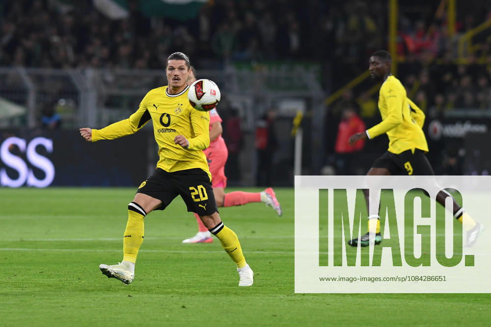 Marcel Sabitzer (Borussia Dortmund) in Aktion, am Ball, Einzelaktion waehrend des Spiels der 1. Bundesliga zwischen Borussia Dortmund und SV Werder Bremen, Signal Iduna Park am 09. October 2026 in Dortmund, Deutschland. (Foto von Ralf Treese DeFodi Images) +++ Marcel Sabitzer (Borussia Dortmund) controls the ball during the Bundesliga match between Borussia Dortmund and SV Werder Bremen at Signal Iduna Park on October 9, 2026 in Dortmund, Germany. (Photo by Ralf Treese DeFodi Images) DFB DFL REGULATIONS PROHIBIT ANY USE OF PHOTOGRAPHS AS IMAGE SEQUENCES AND OR QUASI-VIDEO. (Photo by Ralf Treese DeFodi Images) -