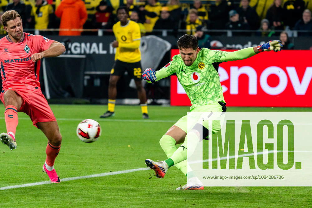 Deutschland: 1. Bundesliga 2026 2027, 5. Spieltag: Borussia Dortmund vs. Werder Bremen 09.10.2026 Signal Iduna Park (Nordrhein-Westfalen) Gregor Kobel (Borussia Dortmund, 1) Niclas Füllkrug ( 10)